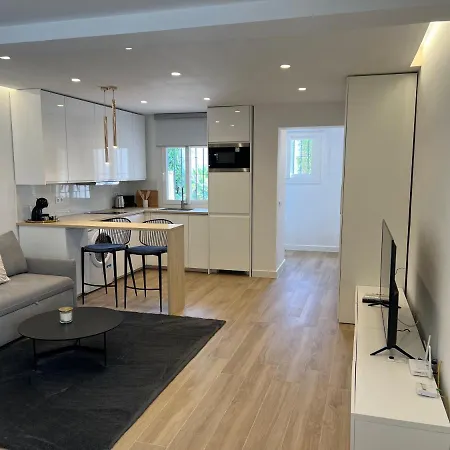 Paris I & Paris Ii Apartament *